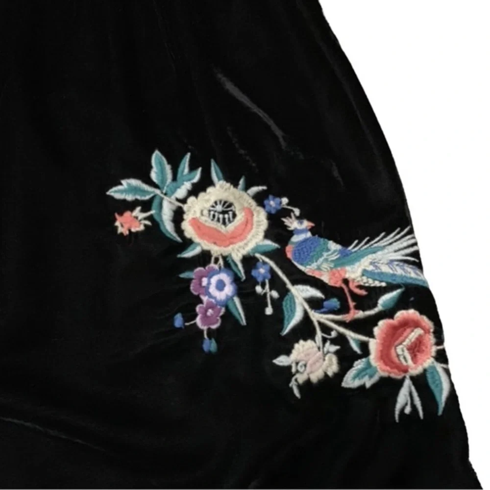 NWT Johnny Was‎ velvet embroidered tunic size M (6-7).